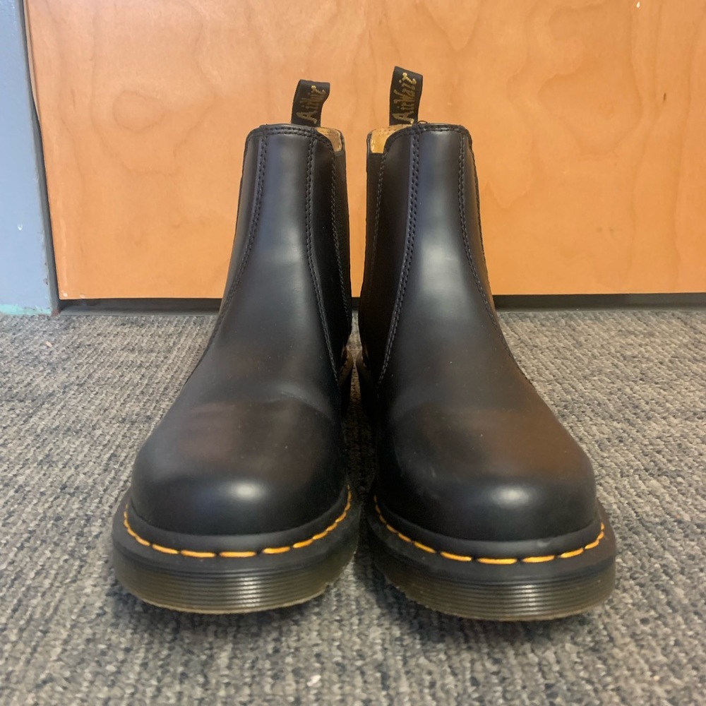 Dr. Martens 2976 Chelsea Boots in black size women’s 10
